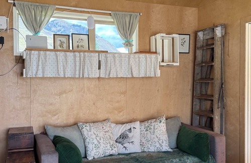 Wanaka Cabin | Alpine Cabin in Wanaka, walking distance to town but rural setting.