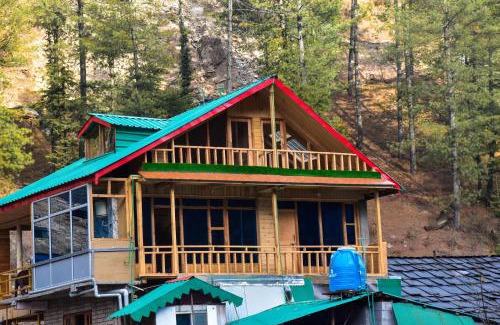 Banjar House | Alpine Homestay at Gadagusain