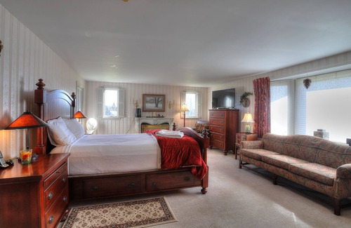 Rangeley House | Alpine Meadows Lodge - Beautiful home on 7 acres of land just a mile from Main Street