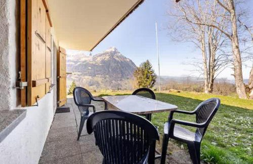 Reichenbach im Kandertal Apartment | Alpine View Chalet Private Garden & Lake Views