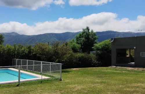 Bialet Masse House | Alquiler temporal casa Bialet Masse con pileta, cancha de fútbol, mesa de pool y ping pong