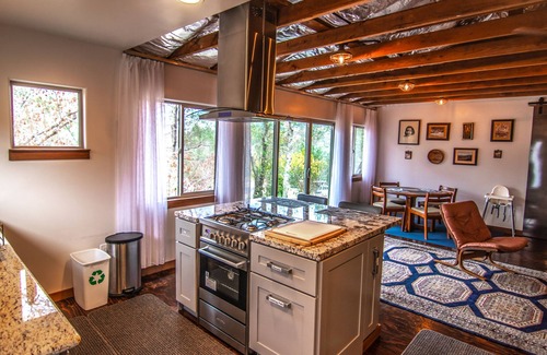 Three Rivers House | Alta Peak Penzion~Private EV Outlet, Outdoor Pool; Close to SNP entry