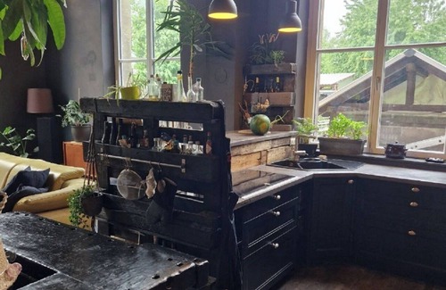 Verbandsgemeinde Pellenz Apartment | Alter Bahnhof Kruft with whirlpool, sauna & garden - prices may vary!