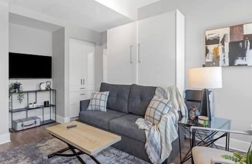 Rockcliffe Park Apartment | Alterra - Cozy Beechwood stay