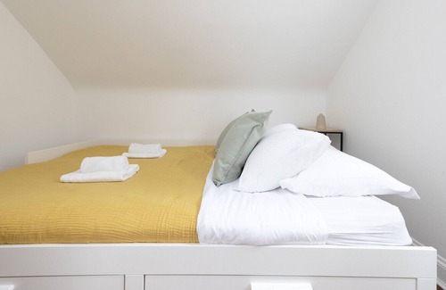 Kirkcaldy House | ALTIDO Boutique 2-bed house near Ravenscraig Park