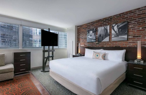 Downtown Chicago Resort | Always a Great Idea To Unwind! Near Chicago Tribune Tower, Pets are Allowed