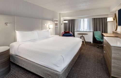 Downtown Columbus Resort | Always a Great Idea To Unwind! Close to Columbus Museum of Art, Pet-Friendly!