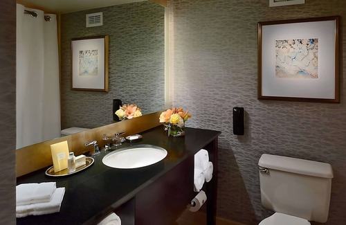 Uptown Hotel | Always a Great Idea To Unwind! Short Drive to Rienzi Mansion and Gardens