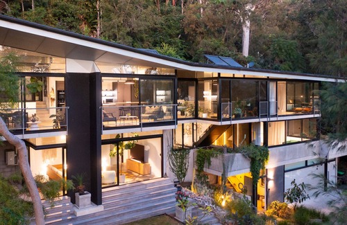 Newport House | Alya House: The Luxury Pet-Friendly Accommodation with Private Beach