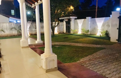 Negombo Villa | AMA VILLA FAMILY ROOM