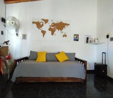 Colon House | Amarela