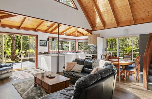 Aireys Inlet House | Amaroo 23 - Bring Your Pet.