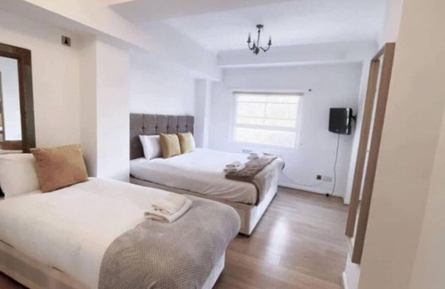 Chelsea Riverside Apartment | Amazing 1-Bedroom Apartment With AC In Vibrant London