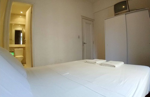 Copacabana Apartment | Amazing 2 bed apt in the beach-Internet/AC/CableTV