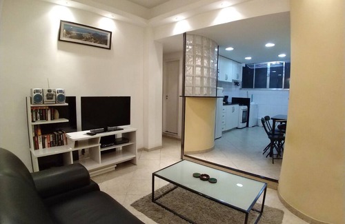 Copacabana Apartment | Amazing 2 bed apt in the beach-Internet/AC/CableTV