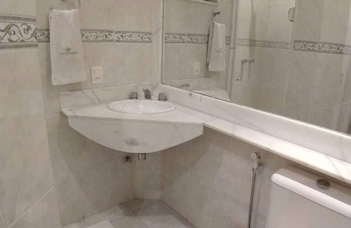 Copacabana Apartment | Amazing 2 bed apt in the beach-Internet/AC/CableTV