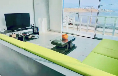 Punta Hermosa Condo | Amazing 2-bedroom condo with WiFi in Lima at playa el Silencio king bed