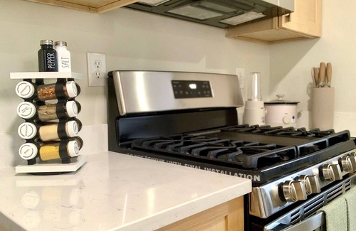 Eastlake House | Amazing 2-bedroom house with AC in Eastlake