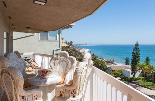 Malibu Villa | Amazing 3000 sqft Panoramic Ocean View Villa Steps to Beach, sleeps 12