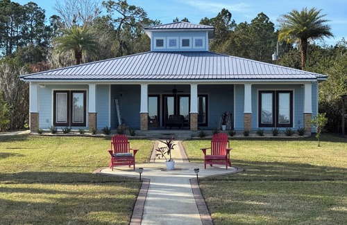 Starke House | Amazing 4 Bedroom Lake Front Home on Kingsley Lake with Screened in Patio