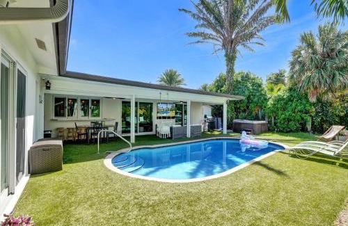 Lighthouse Point House | Amazing 5 bed house w pool, jacuzzi and your own boat