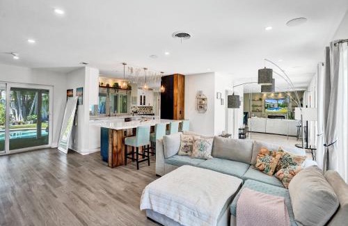 Lighthouse Point House | Amazing 5 bed house w pool, jacuzzi and your own boat