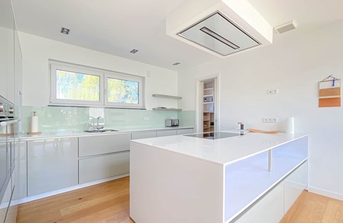 Markkleeberg Villa | Amazing 5 Bedroom Designer Bauhaus - 5 Mins from the Lake