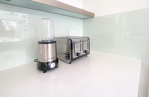 Markkleeberg Villa | Amazing 5 Bedroom Designer Bauhaus - 5 Mins from the Lake