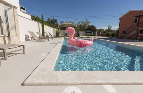 Valica Villa | Amazing 5-BR villa with pool only 2 km from the beach