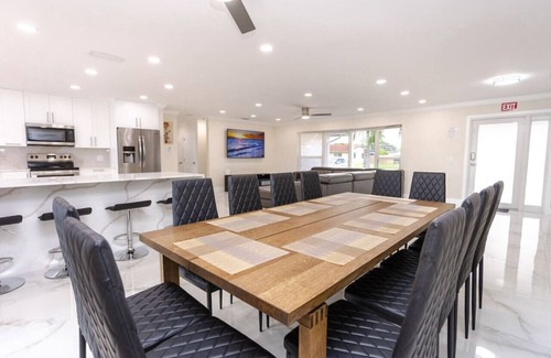 Hollywood Hills House | Amazing 5BR & 3BA Villa Heated Pool near Hard Rock