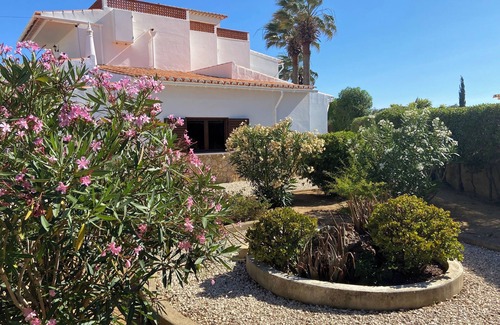 Luz House | Amazing 6 Bed Villa. Pool with slide & toddlers pool