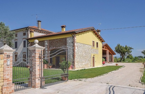 Longare Apartment | Amazing apartment in Longare -VI-