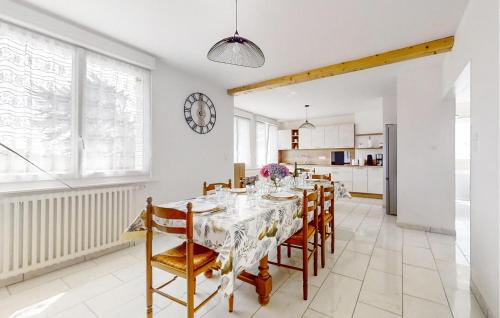 Kerlouan House | Amazing Apartment In Kerlouan With Wifi