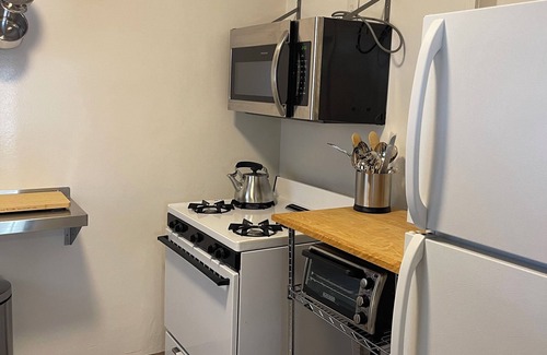 East Village Apartment | Amazing apartment with AC in vibrant Long Beach