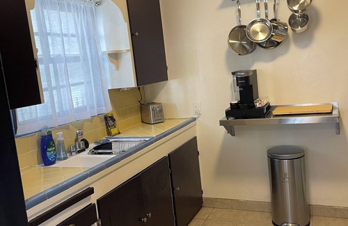 East Village Apartment | Amazing apartment with AC in vibrant Long Beach