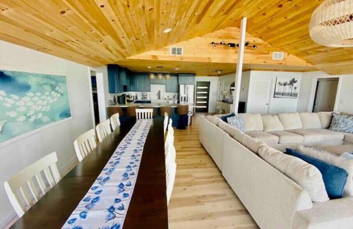 Hartswell House | Amazing beach home on the water with pool