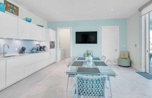 Jimmy Hill Villa | Amazing Beachfront Villa on 2 miles beach with turquoise water and white sand!