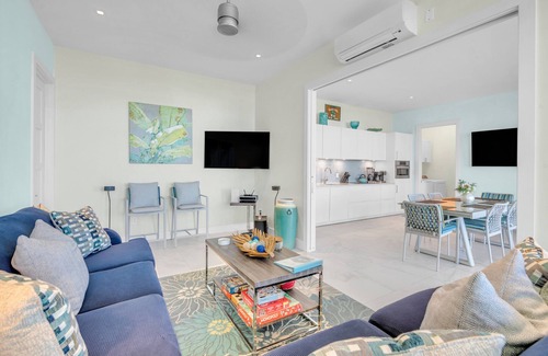 Jimmy Hill Villa | Amazing Beachfront Villa on 2 miles beach with turquoise water and white sand!