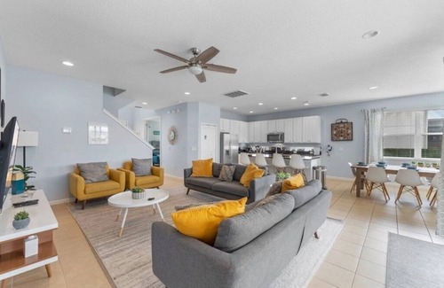 Kissimmee Apartment | AMAZING BELLA VIDA RESORT 270BD-5 BEDROOMS - 5 BATHROOMS - 10 GUESTS- LAKE VIEW