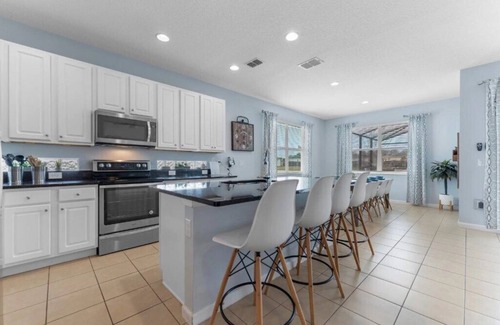 Kissimmee Apartment | AMAZING BELLA VIDA RESORT 270BD-5 BEDROOMS - 5 BATHROOMS - 10 GUESTS- LAKE VIEW