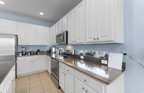 Kissimmee Apartment | AMAZING BELLA VIDA RESORT 270BD-5 BEDROOMS - 5 BATHROOMS - 10 GUESTS- LAKE VIEW