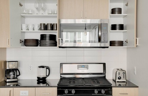 Wilburton Apartment | Amazing Bellevue 2BR w/Gym & W/D, near Spring District, by Blueground