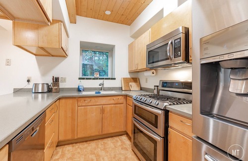 Alyeska Cabin | Amazing cabin close to lifts, brewery, dining, hiking and biking.