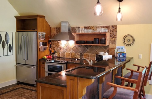Harbor Springs Cottage | Amazing Carriage House & Yard w/Private (heated) GARAGE in the HEART of TOWN!