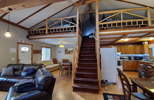 Necedah House | Amazing cottage in a forest with great amenities