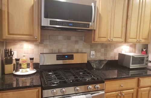 Annandale House | Amazing Escape - 3BD, 1BTH, Private Deck near DC