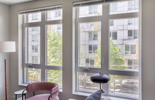 Squire Park Apartment | Amazing First Hill Jr 1BR w/Roof Lounge & Bike Storage, by Blueground