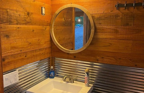 Alix Cabin | Amazing! Glamping Waterfalls Lake Creeks!