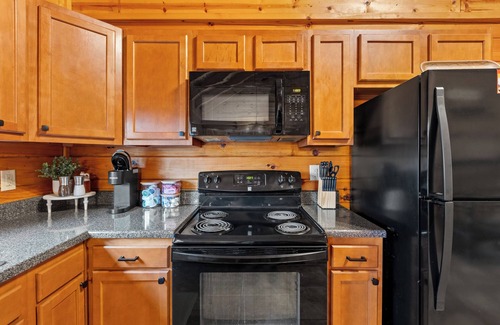 Zoe Cabin | Amazing Grace Cabin at Red River Gorge! Million dollar views! Sleeps 12! Hot tub