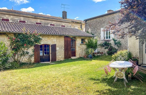 Saint-Christoly-Medoc House | Amazing home in Saint-Christoly-Médoc